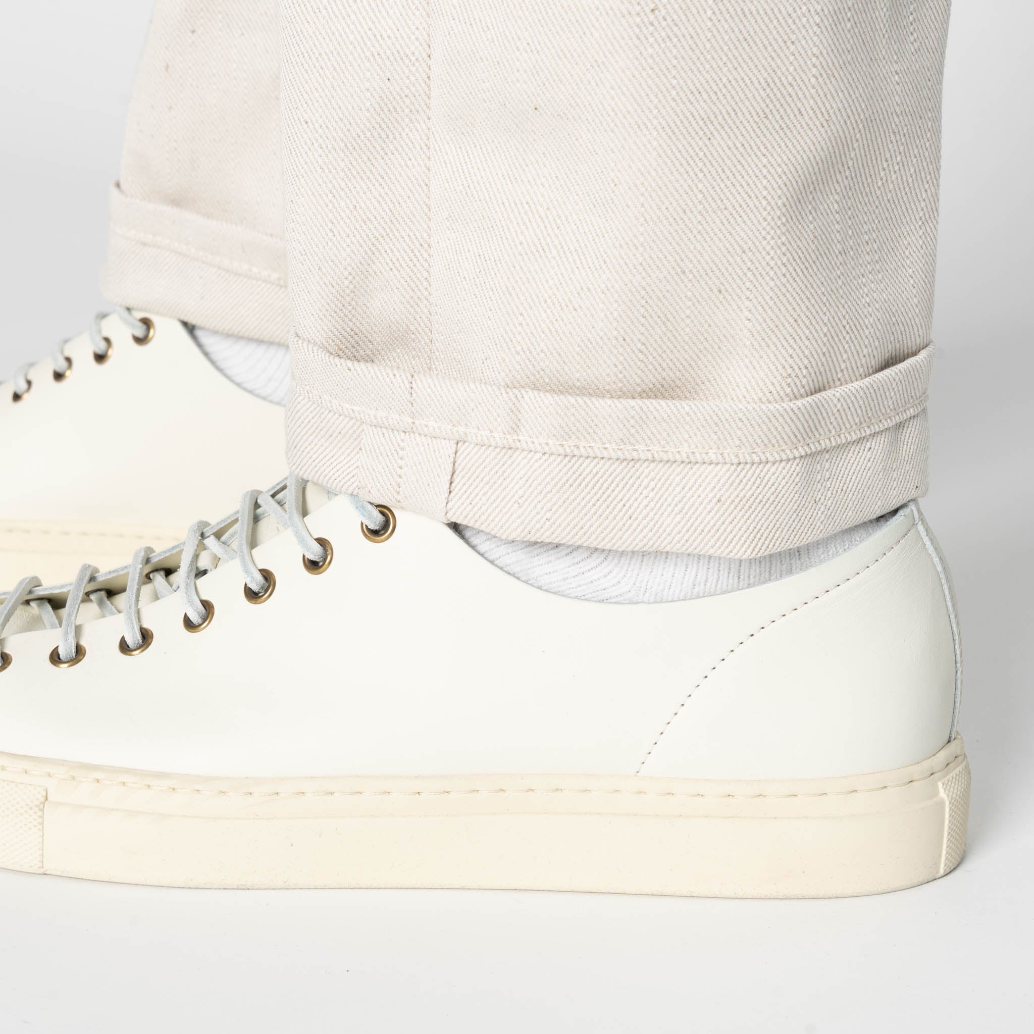 Weird Guy - Tabi Selvedge - Off White